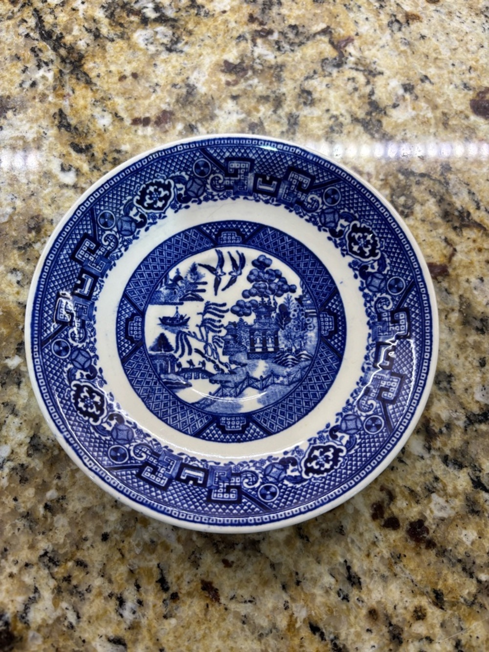 Blue Willow Ceramic Salad/Dessert/Saucer Plate - Classic Blue Pattern
